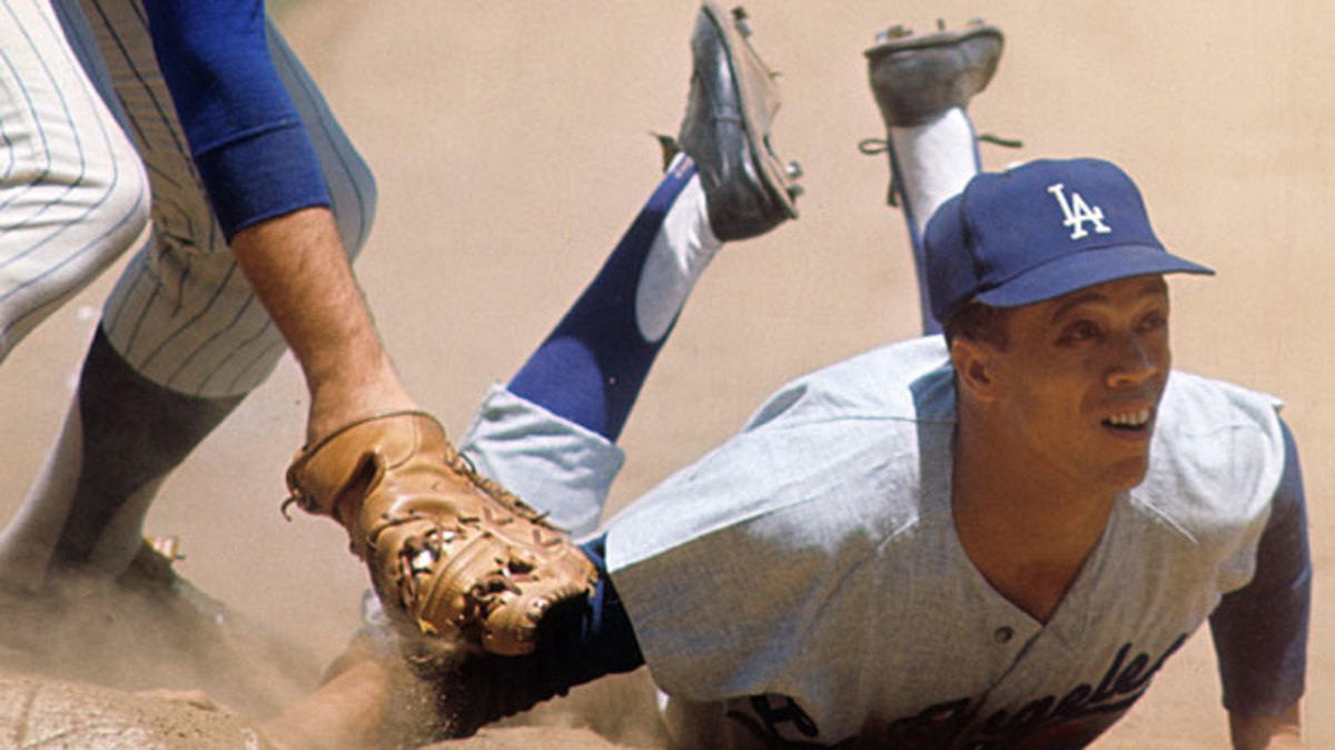 maury-wills-neil-leifer2.jpg